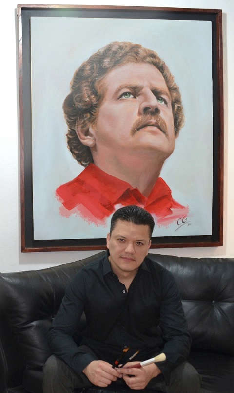 cesarguerrero.com_portraitLCG_selfie_s.jpg